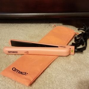Amika flat iron (peach) with matching bag NWT